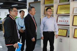 热烈欢迎市政府秘书长林兢一行莅临云开体育·(KAIYUN SPORTS)官方网站-云开(中国)集团广西公司考察指导